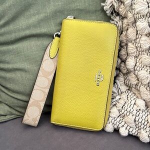 Coach pretty lime color wallet